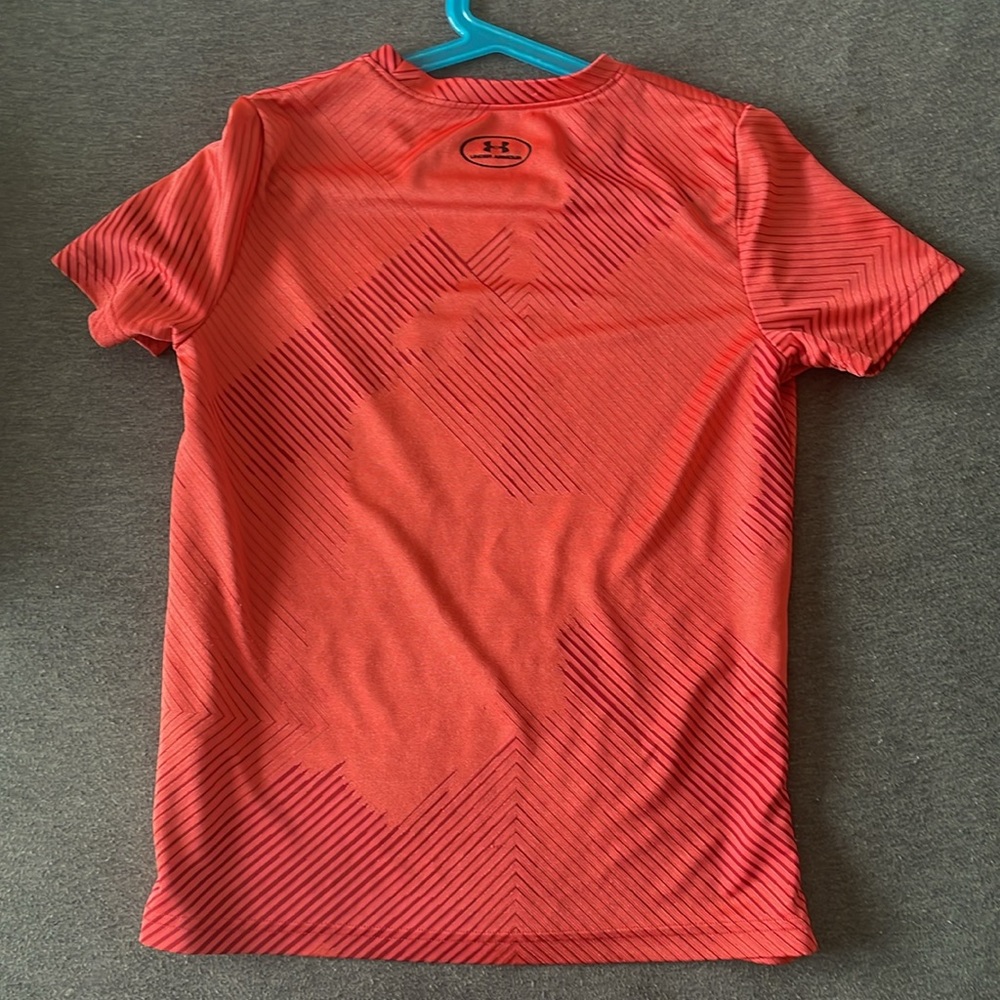 Red heat gear under armour kids t shirt - Picture 2 of 2